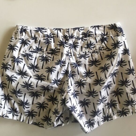 ✨ Navy blue and white palm tree print shorts✨ - Picture 4 of 5